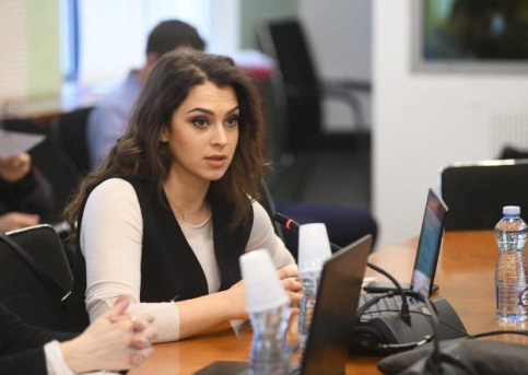 Kica-Xhelili: Mërgata do të votojë masovikisht, por jo në restorante militantësh