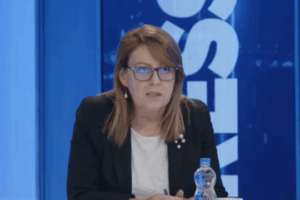 Hykmete Bajrami: Ky lloj polarizimi nuk ka ndodh asnjëherë – Ekonomisë së Kosovës i mungojnë 2 miliardë euro