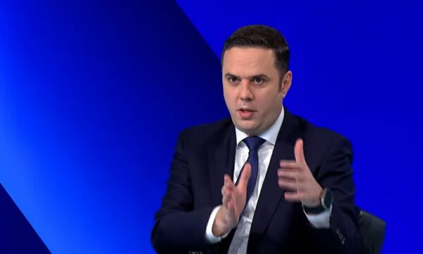 Abdixhiku  Kurti na thoshte  ju do Vuçiqi juve  e tani çon ftesë  pa pikë marre  nuk s kuqen 