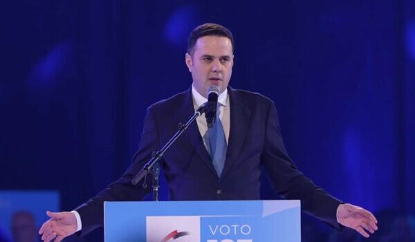 Abdixhiku premton kthesë: Paga 1000 euro për mësuesit dhe 900 euro për policët, zjarrfikësit e ushtarët