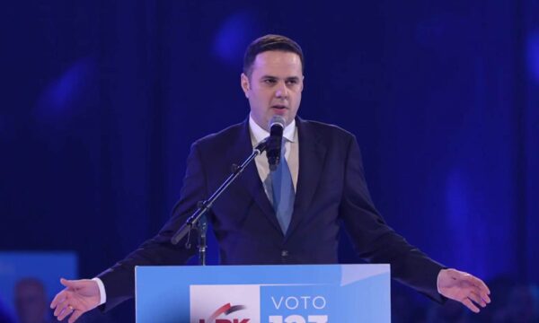 Abdixhiku premton kthesë: Paga 1000 euro për mësuesit dhe 900 euro për policët, zjarrfikësit e ushtarët