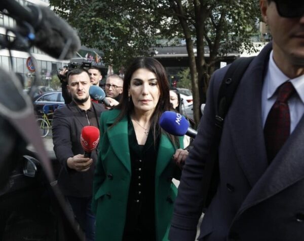 BIRN: Pagesa fiktive për çibukë e çokollata! Manipulime, zhvatje dhe pengmarrje, grupi kriminal që fshihej pas ‘Shqipërisë digjitale’