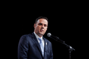 Lumir Abdixhiku i reagon VV-së: Po synojnë manipulimin e votave, zgjedhje në depo mallrash e sallë dasmash