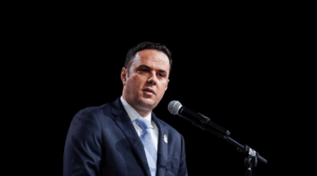 Lumir Abdixhiku i reagon VV-së: Po synojnë manipulimin e votave, zgjedhje në depo mallrash e sallë dasmash