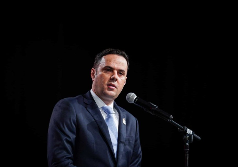 Lumir Abdixhiku i reagon VV-së: Po synojnë manipulimin e votave, zgjedhje në depo mallrash e sallë dasmash