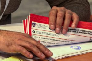 Qytetari ankohet se nëna e tij që nuk di shkrim dhe lexim nuk u lejua të votonte