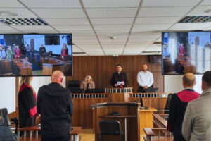 Dënohet me 6 vjet e gjysmë burgim polici që shkaktoi aksidentin ku vdiqën tre persona