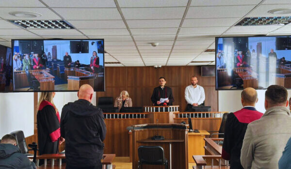 Dënohet me 6 vjet e gjysmë burgim polici që shkaktoi aksidentin ku vdiqën tre persona