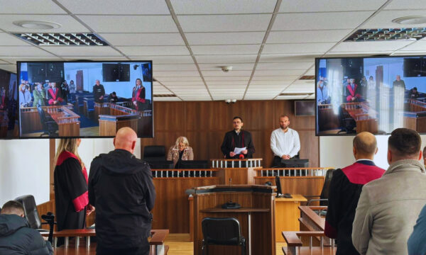 Dënohet me 6 vjet e gjysmë burgim polici që shkaktoi aksidentin ku vdiqën tre persona