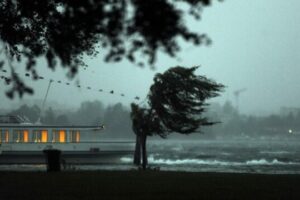 Një ciklon “bombë” po i afrohet Zvicrës me shpejtësi mbi 118 km/h