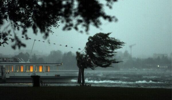 Një ciklon “bombë” po i afrohet Zvicrës me shpejtësi mbi 118 km/h