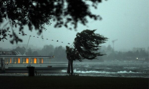 Një ciklon  bombë  po i afrohet Zvicrës me shpejtësi mbi 118 km h