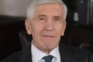 Kryetari i Kuvendit të parë të pasluftës dhe një nga politikanët më të popullarizuar në vend, biografia e Nexhat Dacit