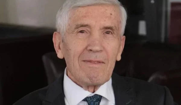 Kryetari i Kuvendit të parë të pasluftës dhe një nga politikanët më të popullarizuar në vend, biografia e Nexhat Dacit