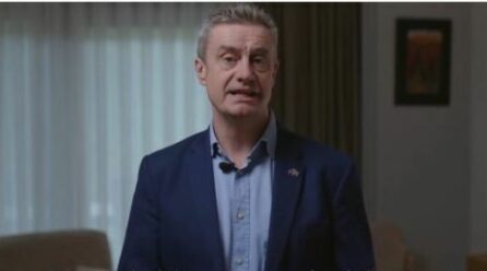 Ambasadori britanik: Qeveria e re e Kosovës të zbatojë marrëveshjet dhe të punojë për paqe me Serbinë