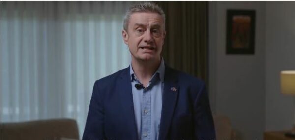 Ambasadori britanik: Qeveria e re e Kosovës të zbatojë marrëveshjet dhe të punojë për paqe me Serbinë