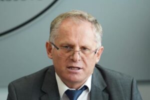 Bislimi s’e përmend që gazeta zvicerane “NZZ” e saktësoi tekstin për takimet në Solothurn, akuzon mediat e Kosovës