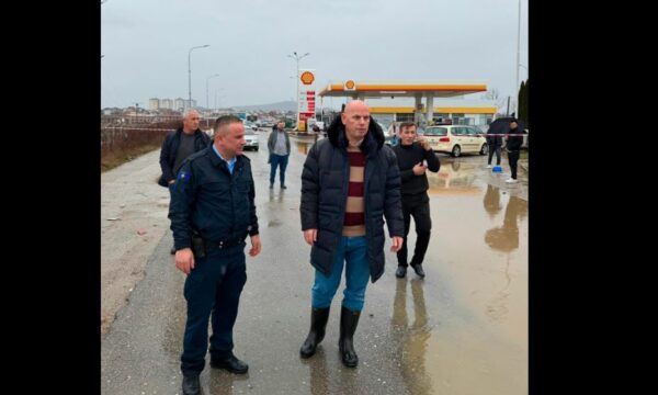 Lladrovci tregon për gjendjen e rëndë nga vërshimet në Drenas: Qindra hektarë tokë janë vërshuar, rryma është ndërprerë