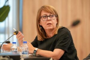 LDK mblidhet në seli, Hykmete Bajrami: Në takim konsultativ do t’i bëjë të ditura qëndrimet e mia