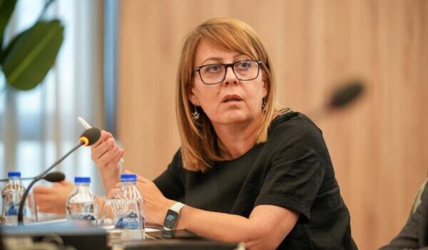 LDK mblidhet në seli, Hykmete Bajrami: Në takim konsultativ do t’i bëjë të ditura qëndrimet e mia