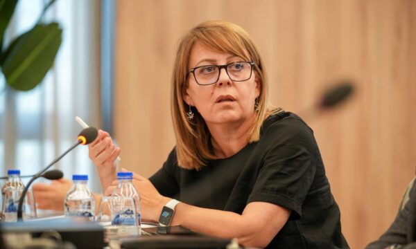 LDK mblidhet në seli, Hykmete Bajrami: Në takim konsultativ do t’i bëjë të ditura qëndrimet e mia