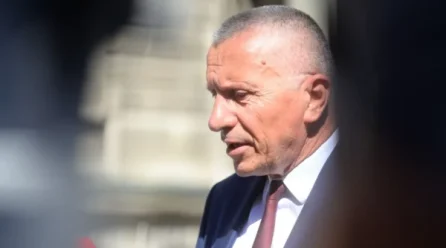 Kamberi: Parlamenti serb është ambient toksik, Vuçiqi po e mban Serbinë larg BE-së