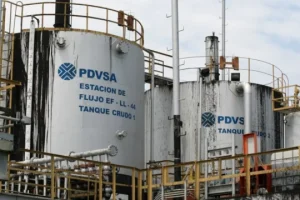 Ishin nisur për të marrë naftë nga Venezuela, kthehen bosh në Pekin dy anijet cisterna të Kinës