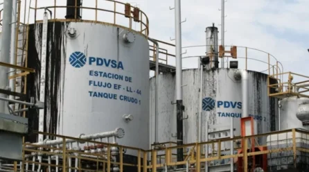 Ishin nisur për të marrë naftë nga Venezuela, kthehen bosh në Pekin dy anijet cisterna të Kinës