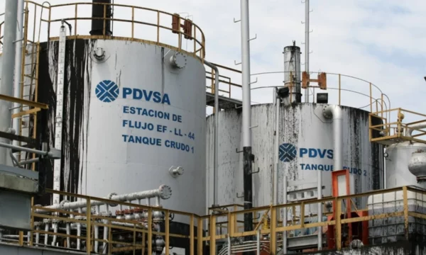 Ishin nisur për të marrë naftë nga Venezuela  kthehen bosh në Pekin dy anijet cisterna të Kinës