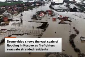 Kosova përsëri lajm në Reuters, zjarrëfikësit u filmuan duke ndërhyrë në fshatrat e Fushë Kosovës