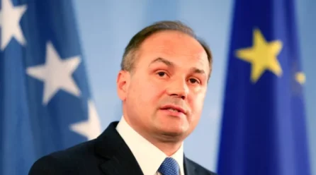 Hoxhaj për protestat: Regjimi i Ajotallahut po bie, Kosova qëndron krah iranianëve që luftojnë për liri