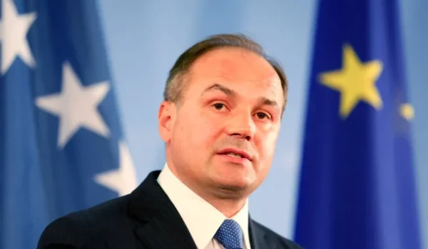 Hoxhaj për protestat: Regjimi i Ajotallahut po bie, Kosova qëndron krah iranianëve që luftojnë për liri