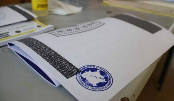 Numërohen gati të gjitha votat me postë, kjo është renditja