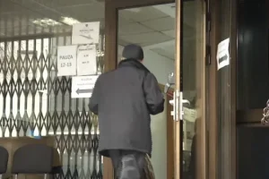 Ministria thotë se vetëm disa kategori të pensionistëve mund të mos lajmërohen në zyrat e pensioneve