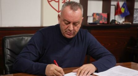 Në ditën e parë të punës për këtë vit, Ramosaj merr dy vendime të rëndësishme për qytetarët e Deçanit