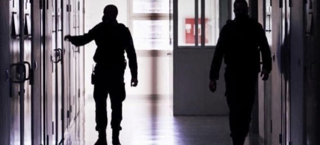 Arrestohet një zyrtar korrektues, dyshohet për kontrabandim droge në QK Dubravë