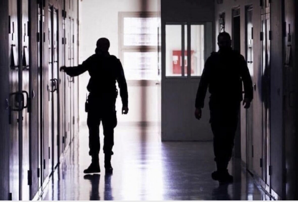 Arrestohet një zyrtar korrektues, dyshohet për kontrabandim droge në QK Dubravë