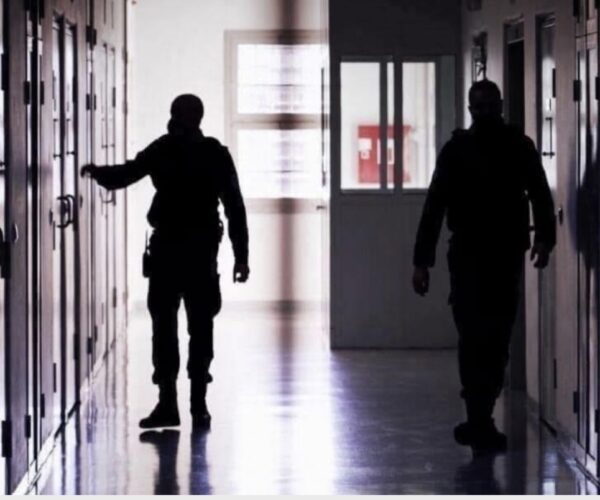 Arrestohet një zyrtar korrektues, dyshohet për kontrabandim droge në QK Dubravë