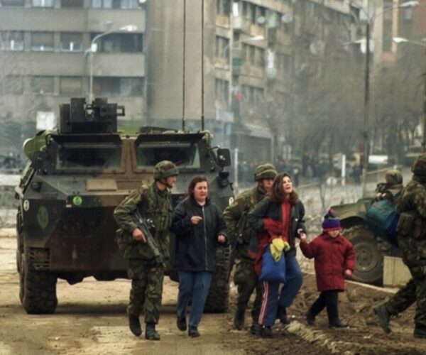 Kurti kujton masakren e vitit 2000 në Mitrovicë