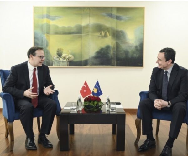 Kurti priti ne takim ambasadorin turk