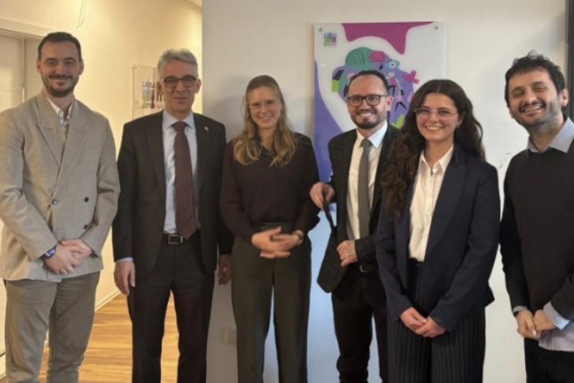 Ambasadori gjerman takon fituesit e projektit ‘Të rinjtë nxisin paqen’