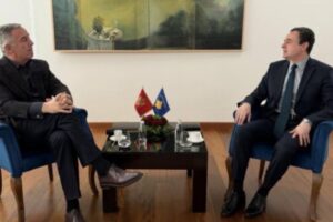 Milo Gjukanoviq njofton se ka qëndruar në Prishtinë dhe se e ka takuar Kurtin në zyrën e tij