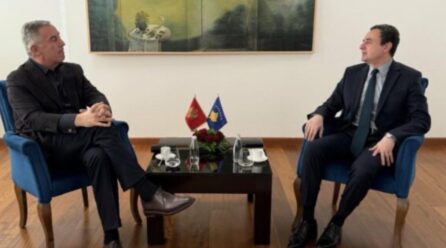 Milo Gjukanoviq njofton se ka qëndruar në Prishtinë dhe se e ka takuar Kurtin në zyrën e tij