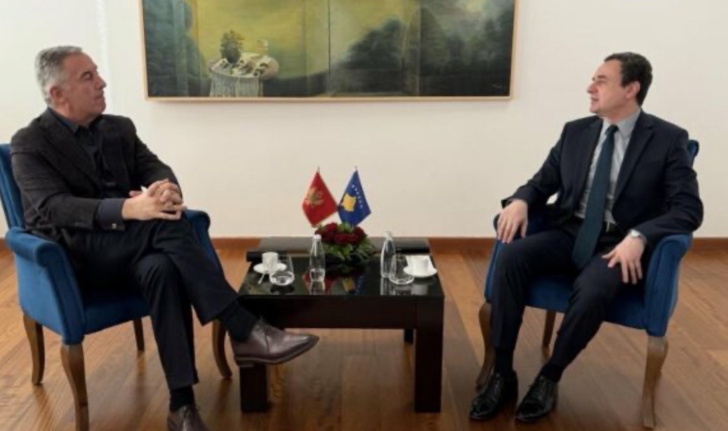 Milo Gjukanoviq njofton se ka qëndruar në Prishtinë dhe se e ka takuar Kurtin në zyrën e tij