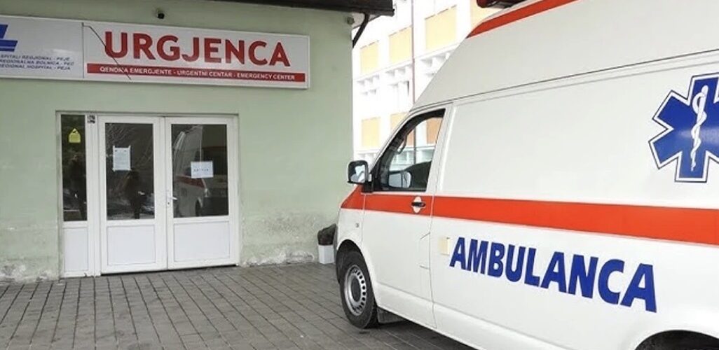 Një person dyshohet se u godit me sëpatë nga familjari i tij në Deçan