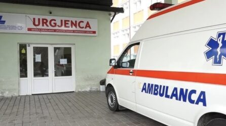 Një person dyshohet se u godit me sëpatë nga familjari i tij në Deçan