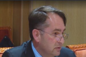 Peci: Kërkesa për dënime në bllok ngjan me dënim kolektiv