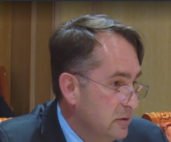 Peci: Kërkesa për dënime në bllok ngjan me dënim kolektiv