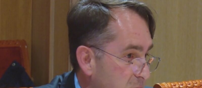 Peci: Kërkesa për dënime në bllok ngjan me dënim kolektiv