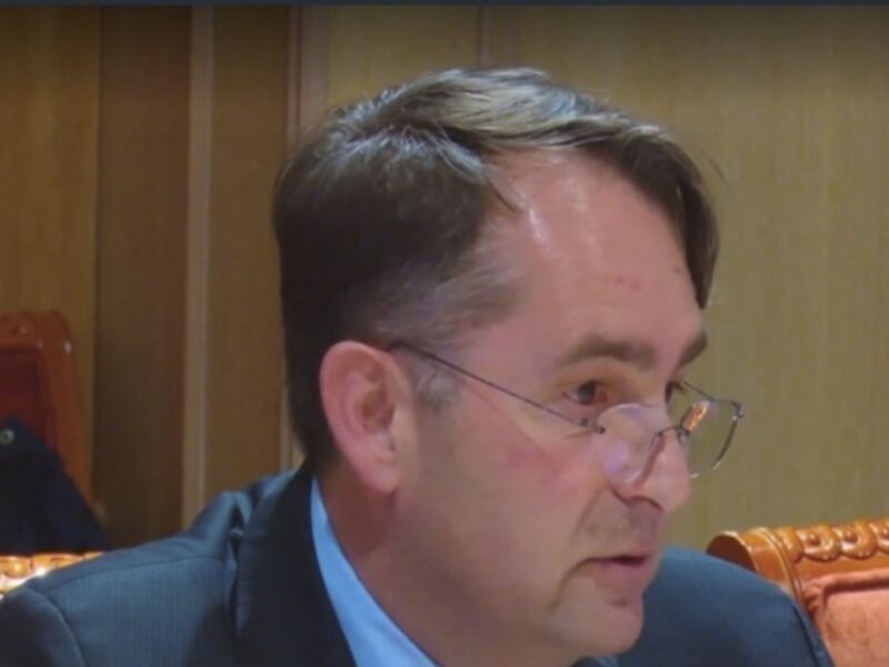 Peci: Kërkesa për dënime në bllok ngjan me dënim kolektiv